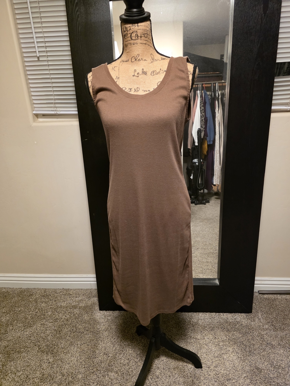 Classic Sleeveless Midi Dress in Brown